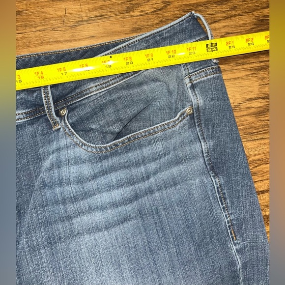 NYDJ Shape Curves 360 Capris Plus Size 28 - Picture 5 of 10